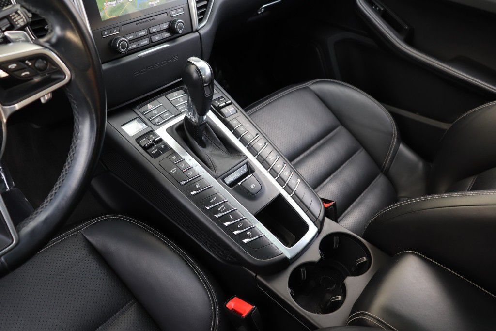 Photo 53 of this PORSCHE MACAN GTS