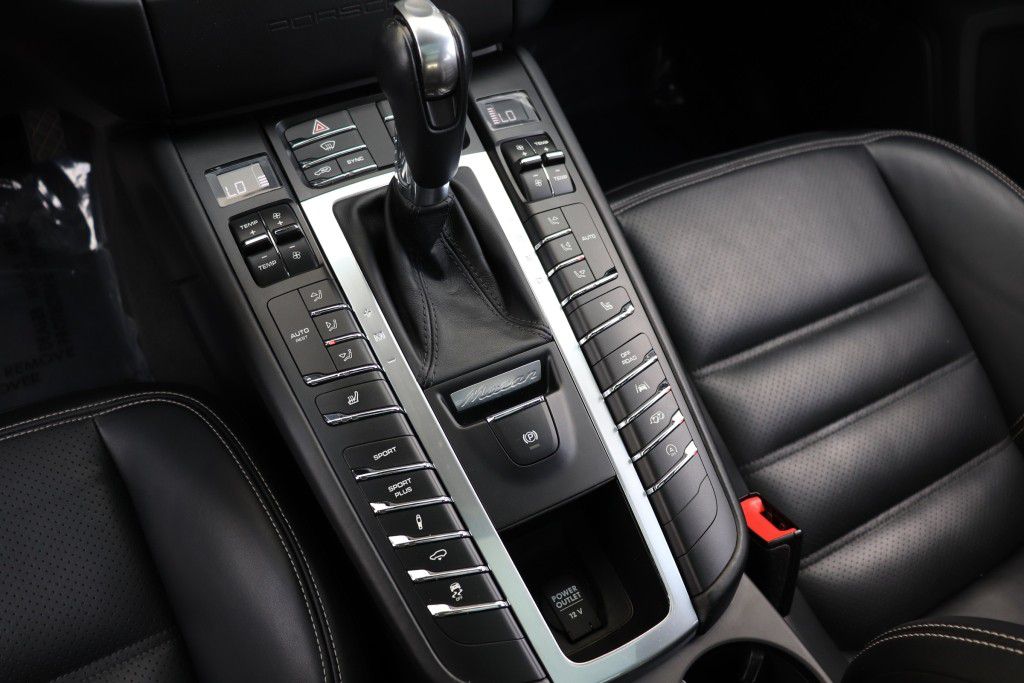 Photo 54 of this PORSCHE MACAN GTS