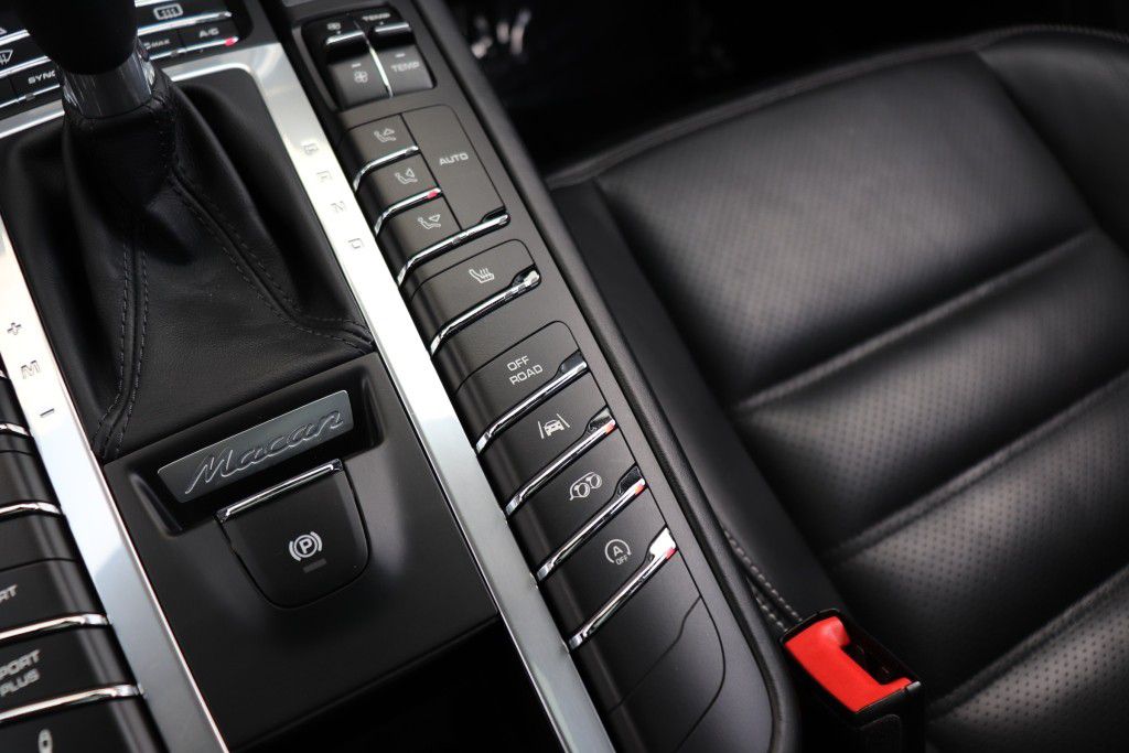 Photo 55 of this PORSCHE MACAN GTS