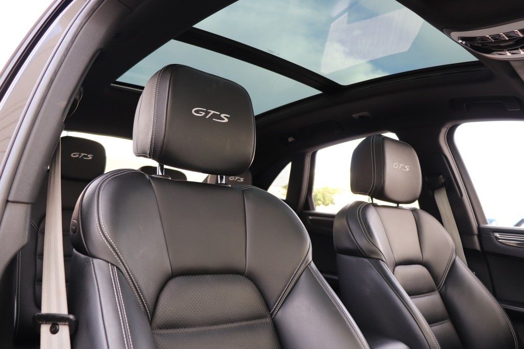 Photo 60 of this PORSCHE MACAN GTS