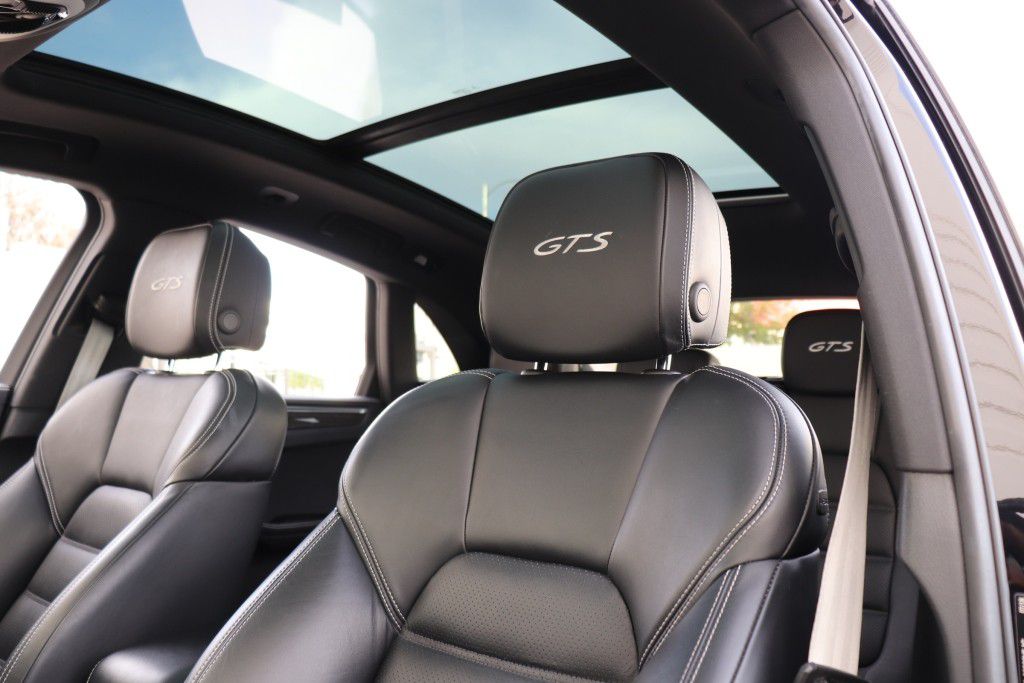 Photo 62 of this PORSCHE MACAN GTS