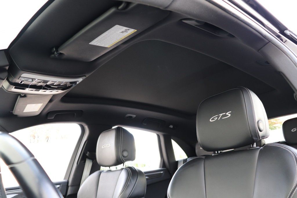 Photo 63 of this PORSCHE MACAN GTS