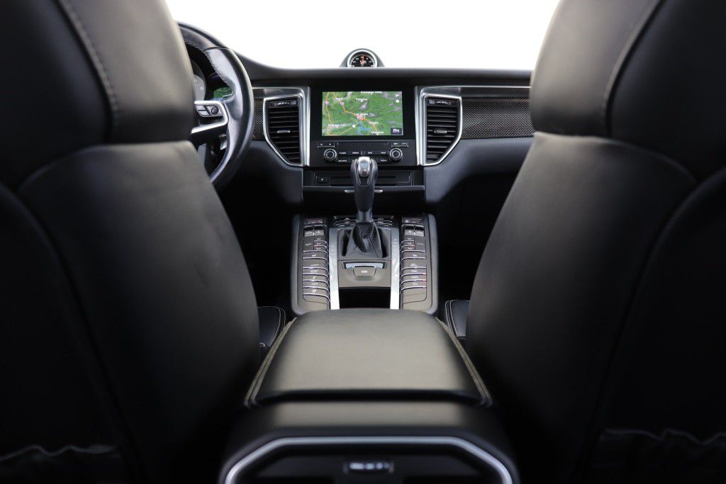 Photo 69 of this PORSCHE MACAN GTS