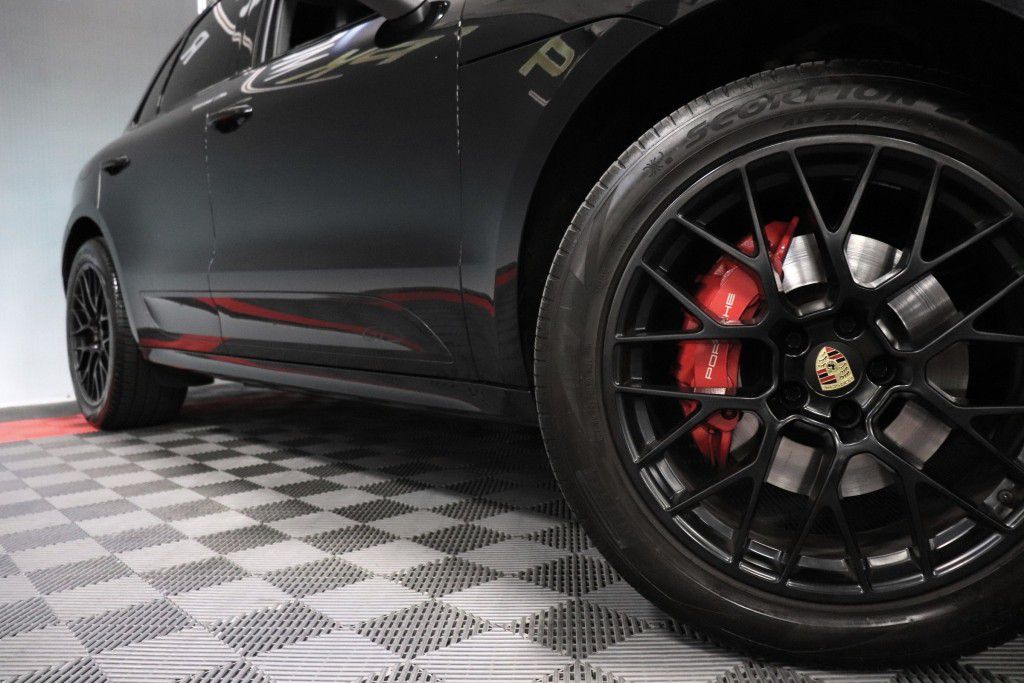 Photo 72 of this PORSCHE MACAN GTS
