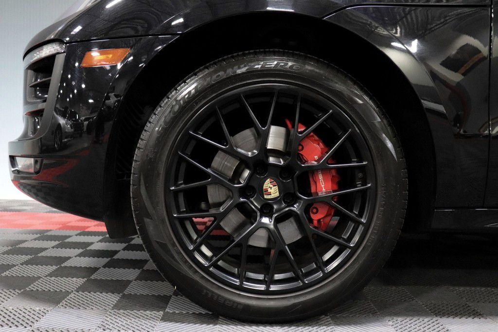 Photo 79 of this PORSCHE MACAN GTS