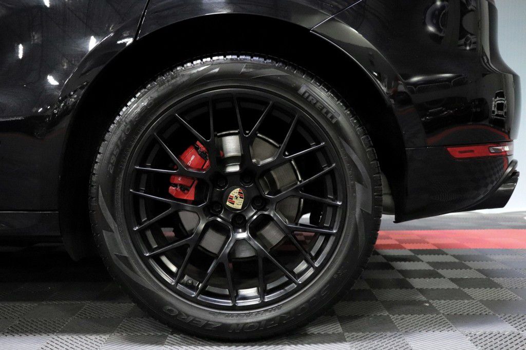 Photo 80 of this PORSCHE MACAN GTS