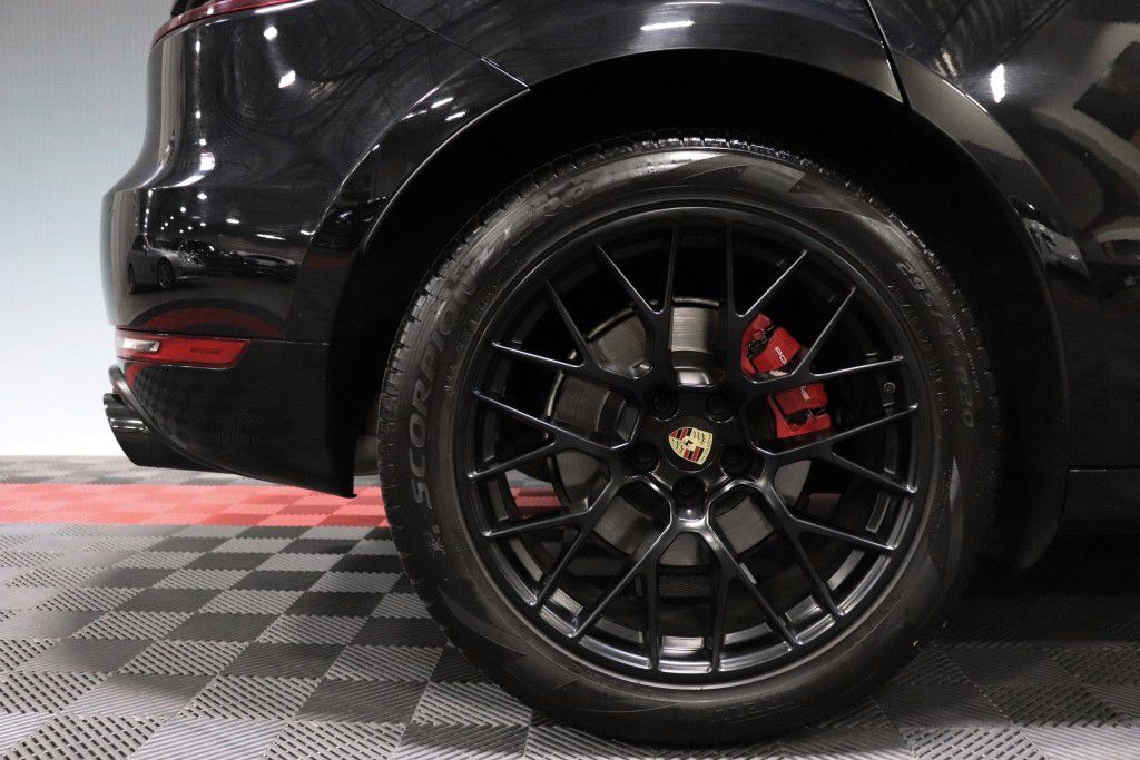 Photo 81 of this PORSCHE MACAN GTS
