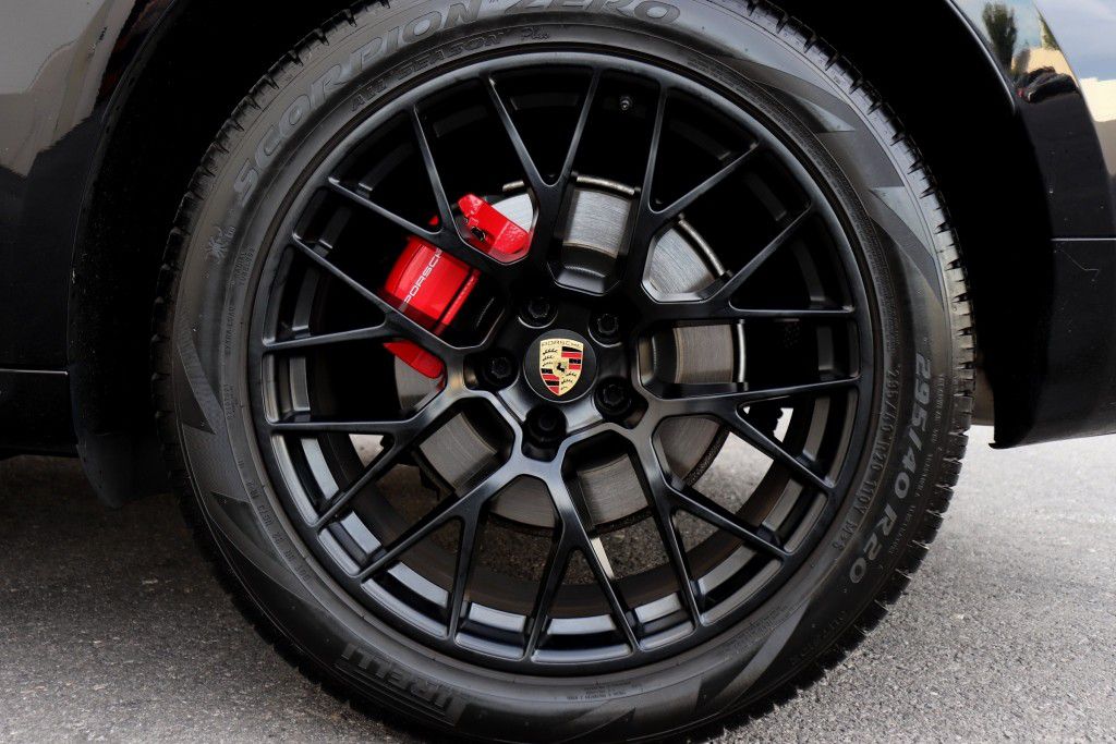 Photo 84 of this PORSCHE MACAN GTS