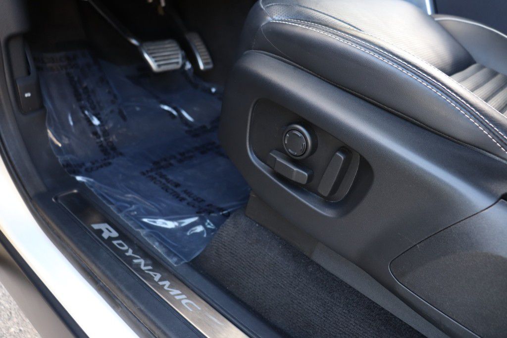 Photo 18 of this LAND ROVER DISCOVERY