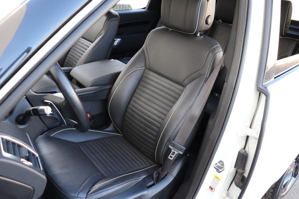 Photo 20 of this LAND ROVER DISCOVERY