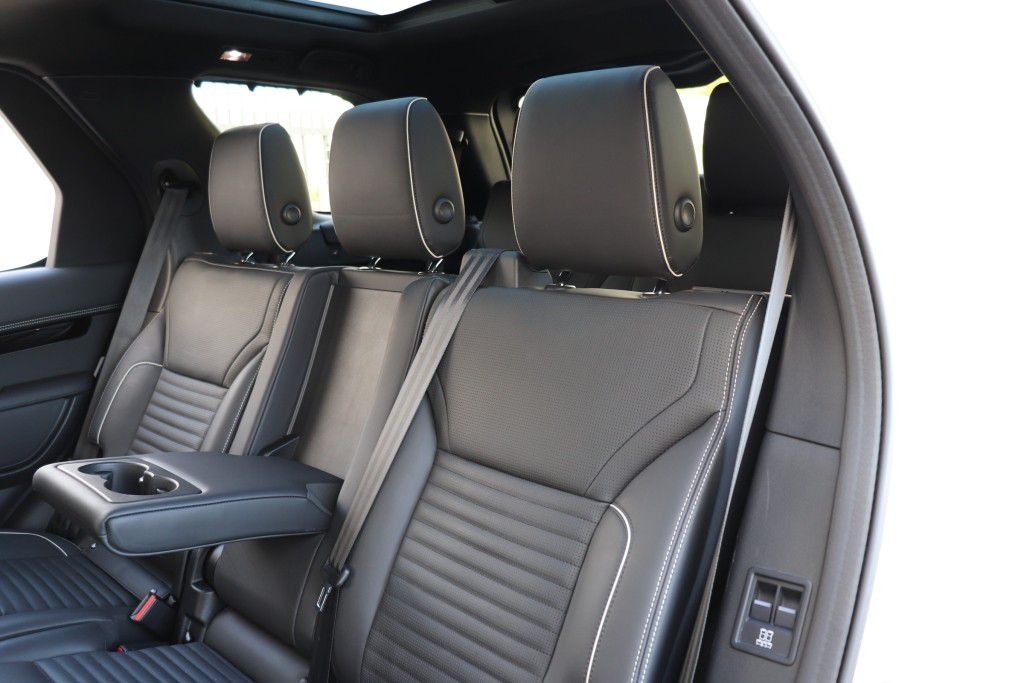 Photo 23 of this LAND ROVER DISCOVERY