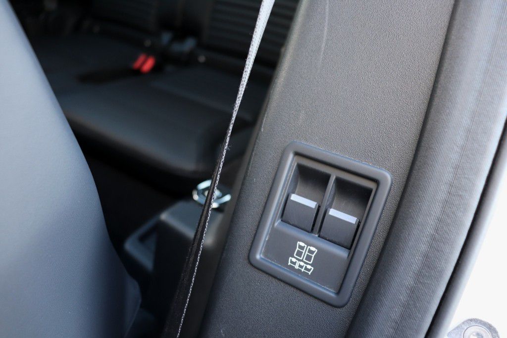 Photo 24 of this LAND ROVER DISCOVERY