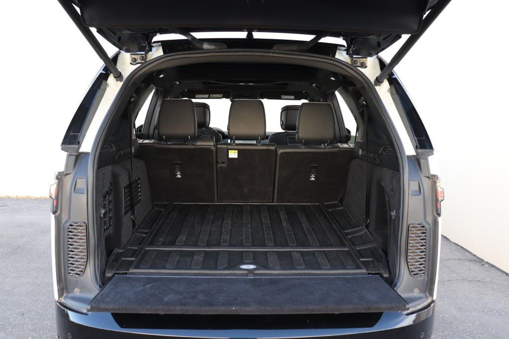 Photo 27 of this LAND ROVER DISCOVERY
