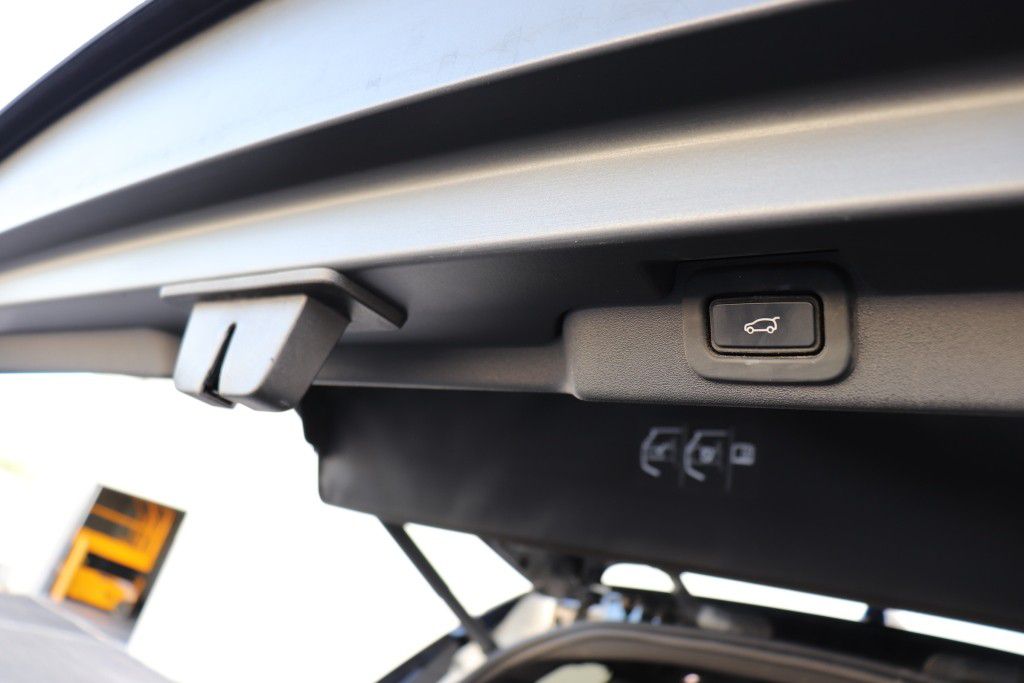 Photo 29 of this LAND ROVER DISCOVERY