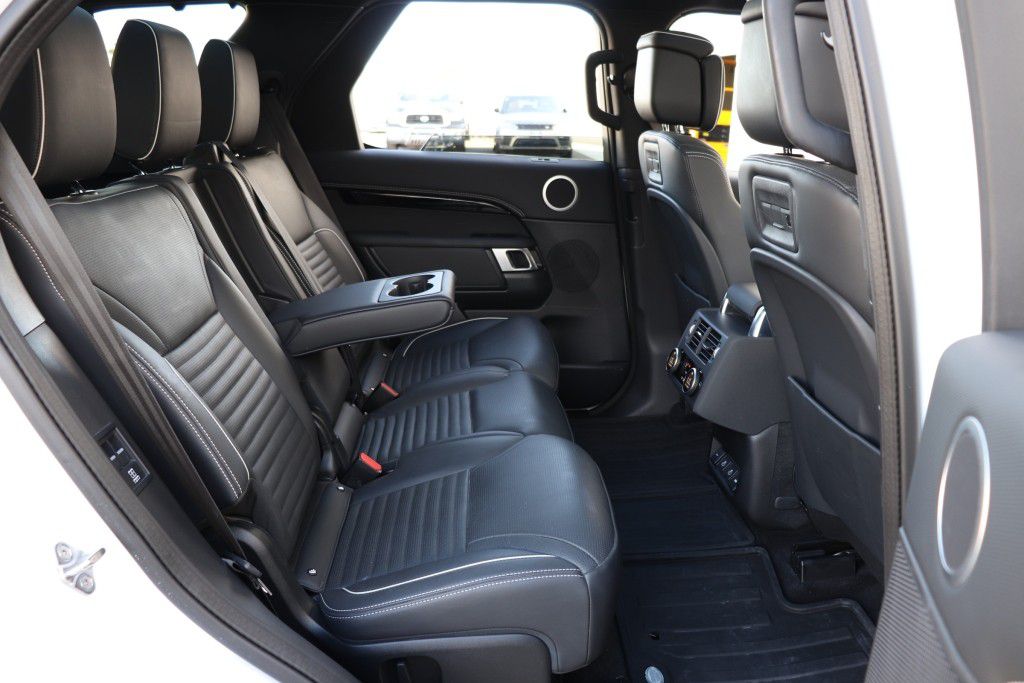 Photo 31 of this LAND ROVER DISCOVERY
