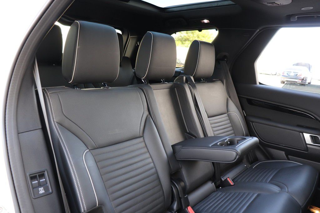 Photo 32 of this LAND ROVER DISCOVERY