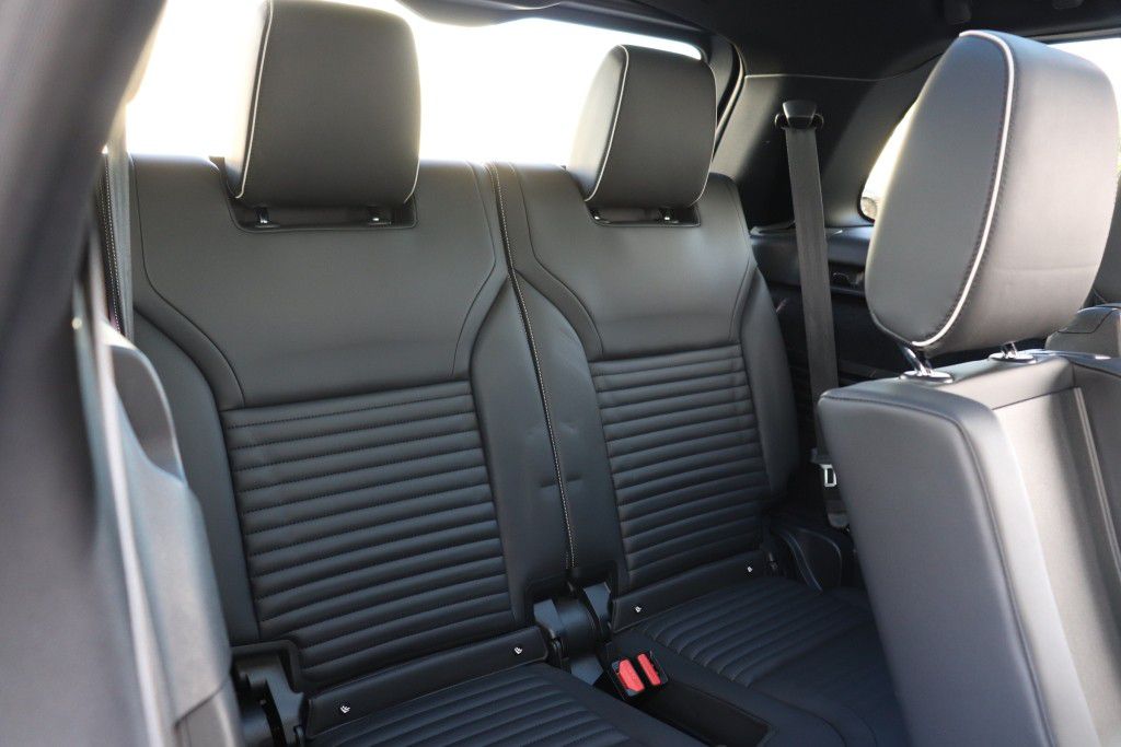 Photo 33 of this LAND ROVER DISCOVERY