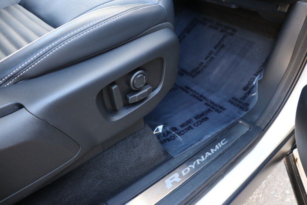 Photo 35 of this LAND ROVER DISCOVERY