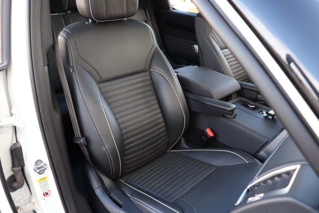 Photo 37 of this LAND ROVER DISCOVERY