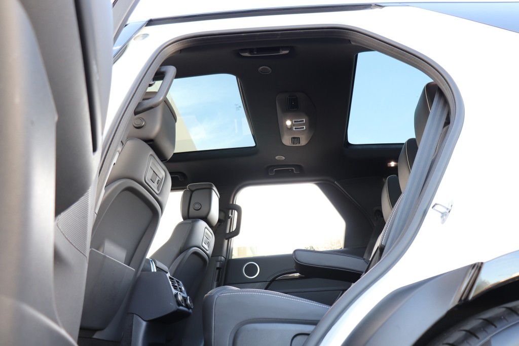 Photo 40 of this LAND ROVER DISCOVERY