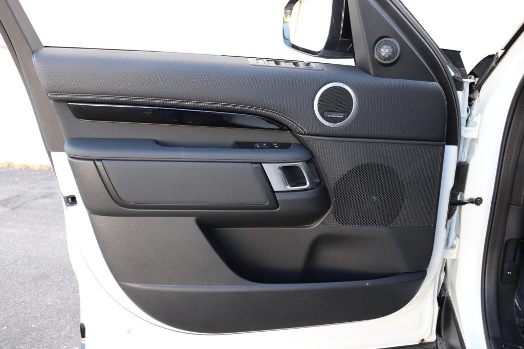 Photo 41 of this LAND ROVER DISCOVERY