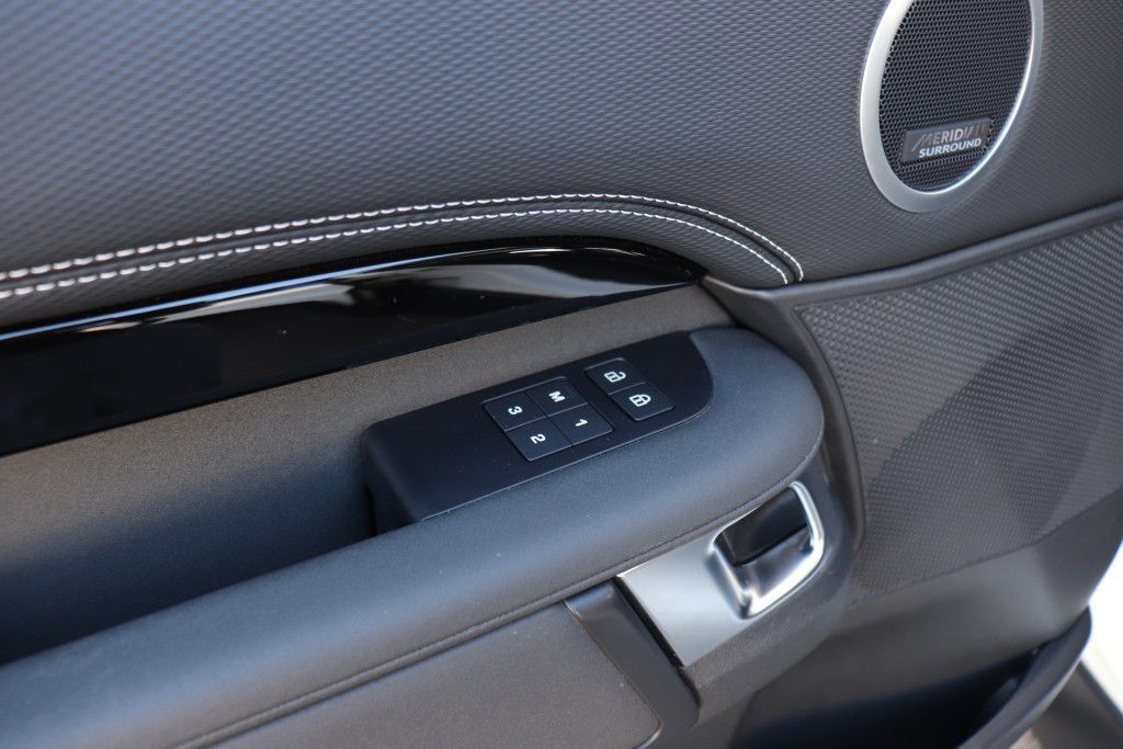 Photo 42 of this LAND ROVER DISCOVERY