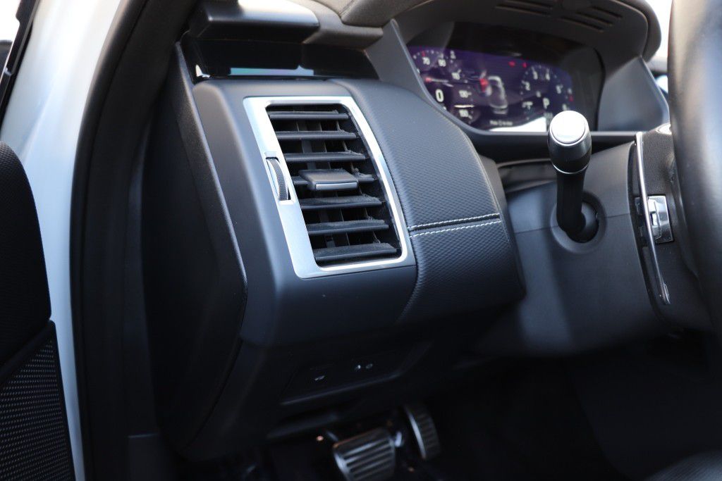 Photo 43 of this LAND ROVER DISCOVERY