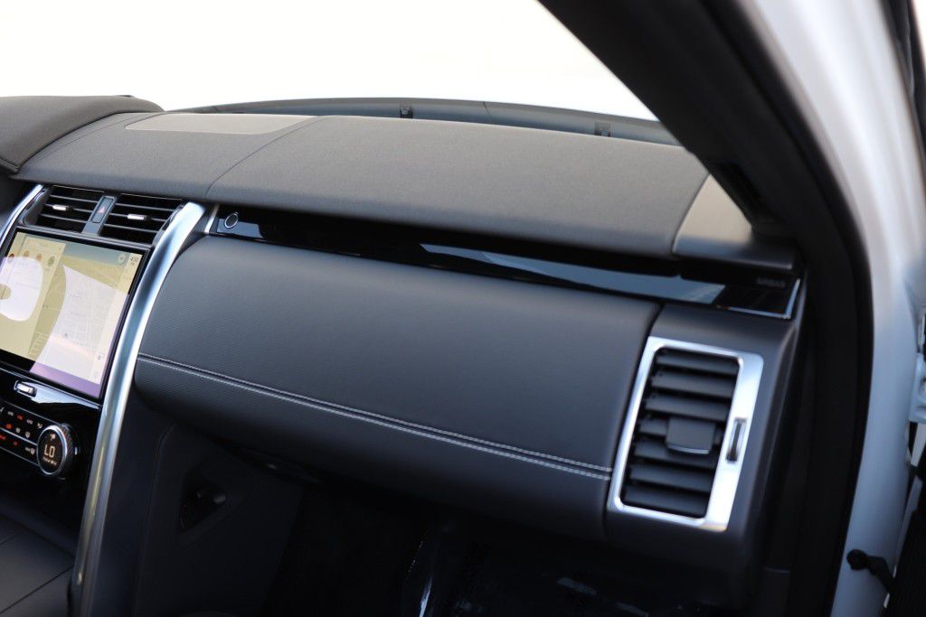 Photo 54 of this LAND ROVER DISCOVERY