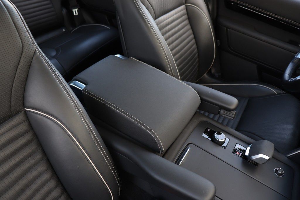 Photo 56 of this LAND ROVER DISCOVERY
