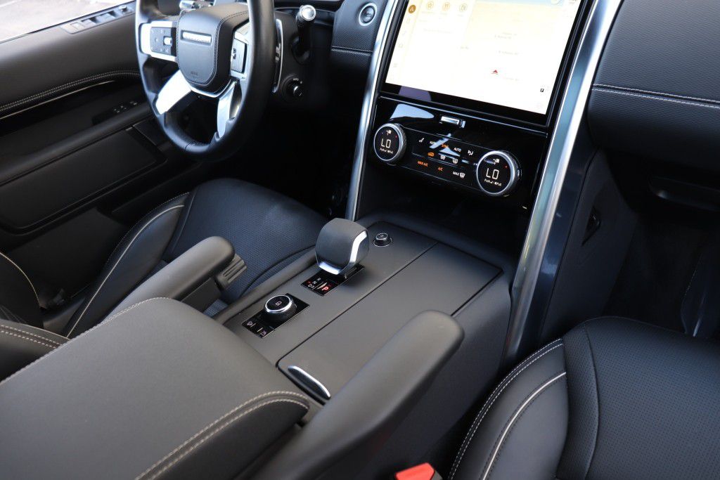 Photo 59 of this LAND ROVER DISCOVERY