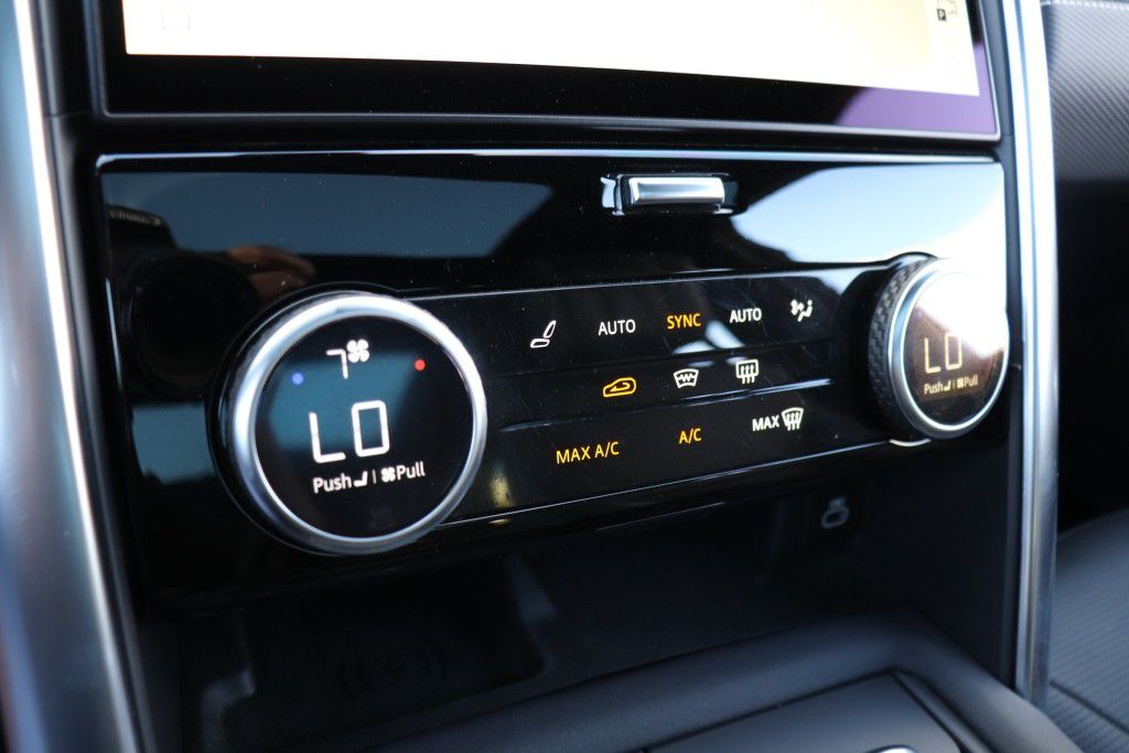 Photo 62 of this LAND ROVER DISCOVERY