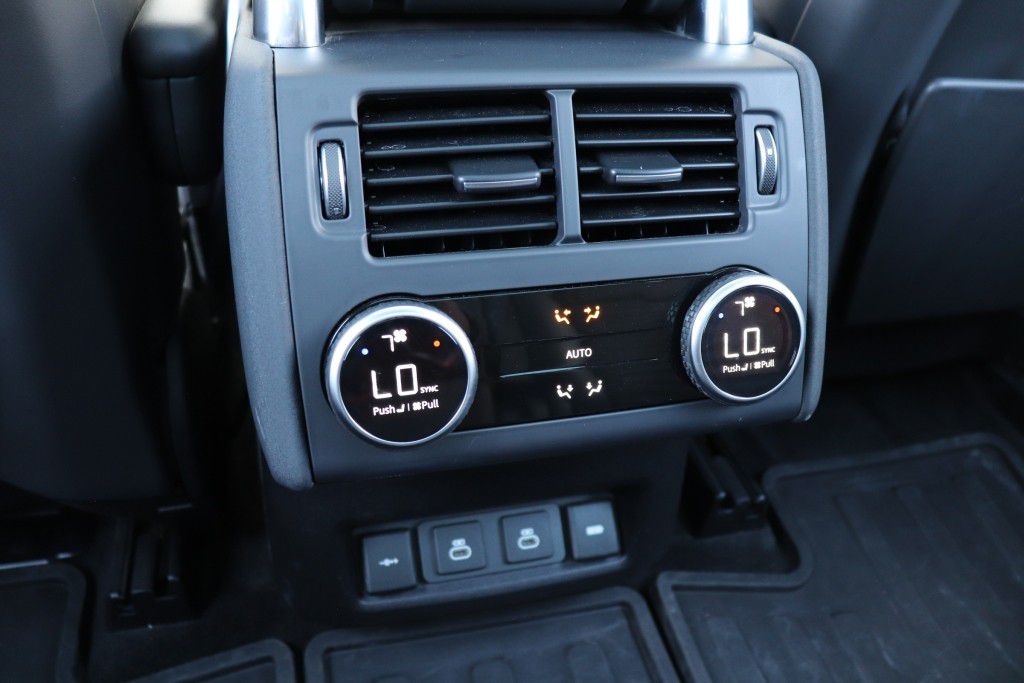 Photo 70 of this LAND ROVER DISCOVERY