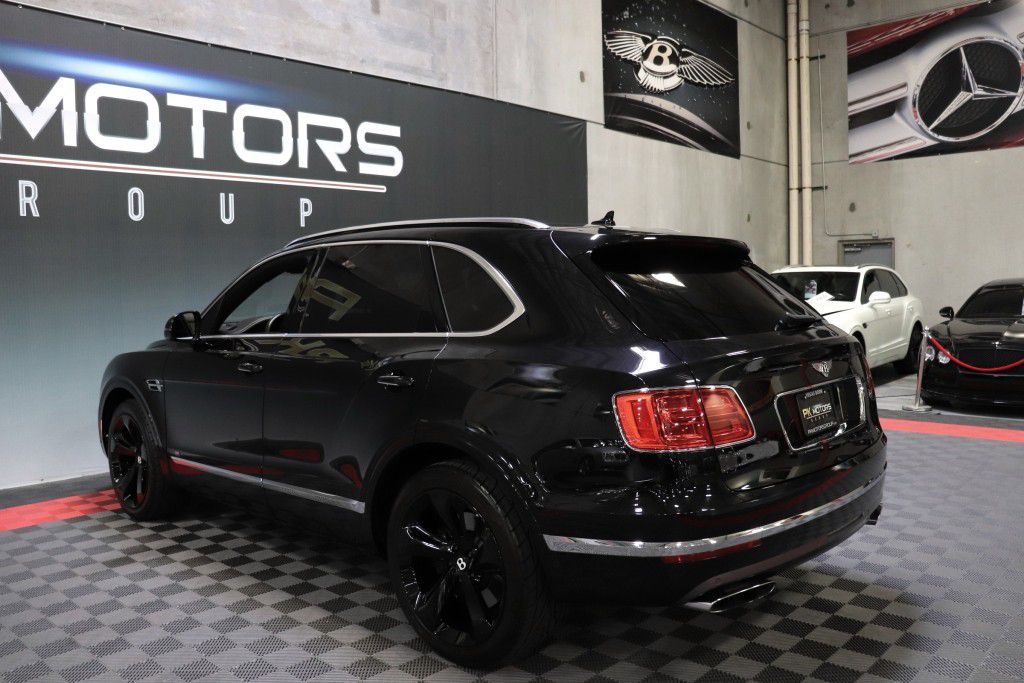 Photo 6 of this BENTLEY BENTAYGA FIRST