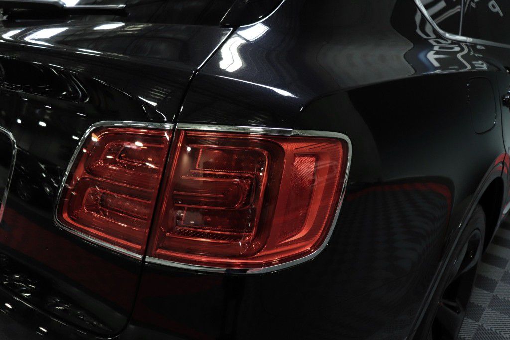 Photo 10 of this BENTLEY BENTAYGA FIRST