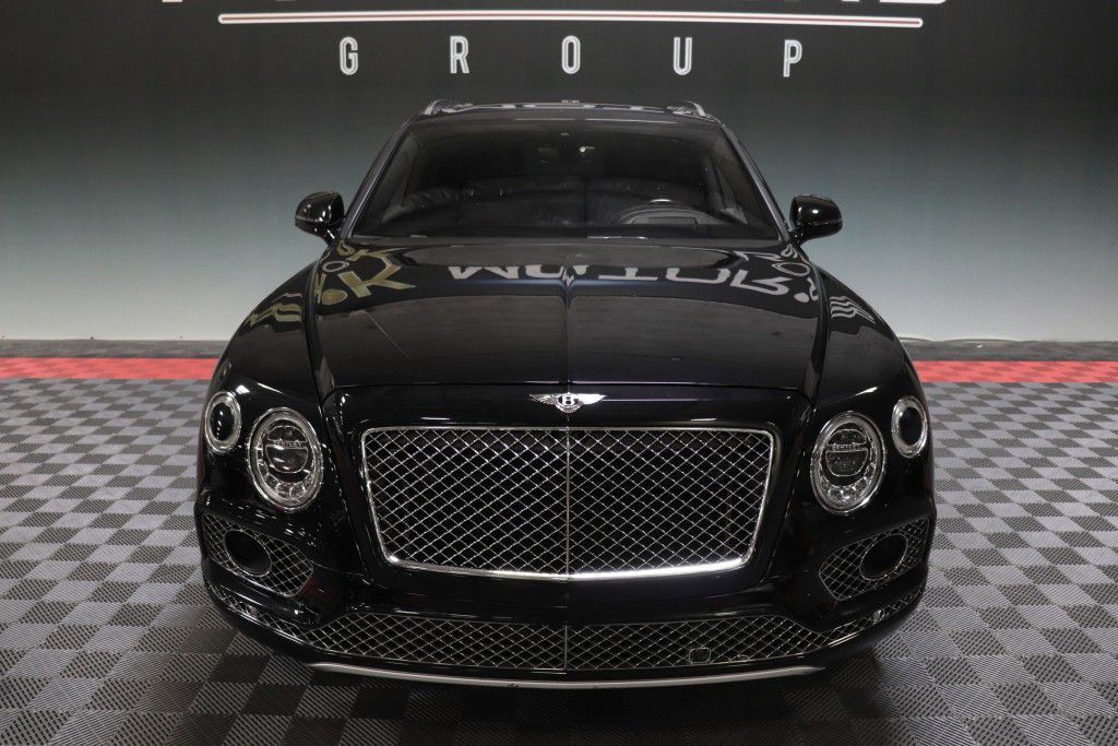 Photo 14 of this BENTLEY BENTAYGA FIRST