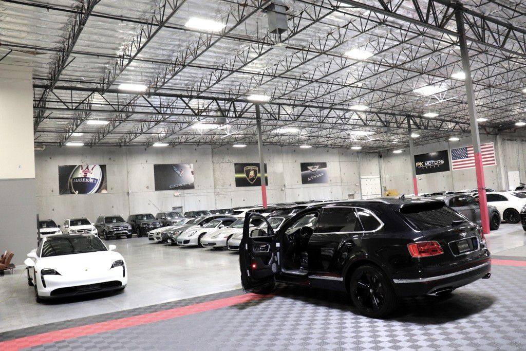 Photo 17 of this BENTLEY BENTAYGA FIRST