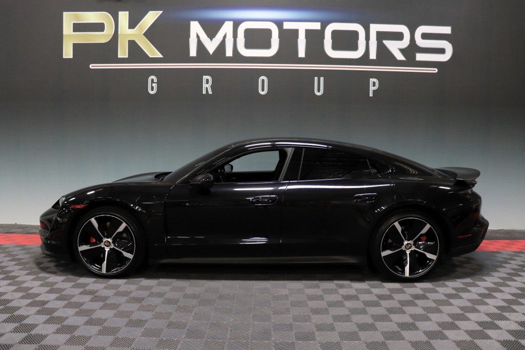 Photo 3 of this PORSCHE TAYCAN 4S