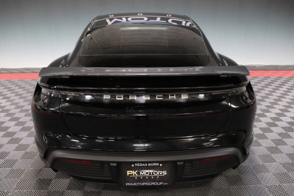 Photo 7 of this PORSCHE TAYCAN 4S