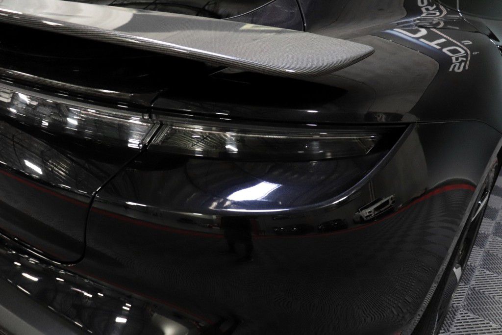 Photo 8 of this PORSCHE TAYCAN 4S