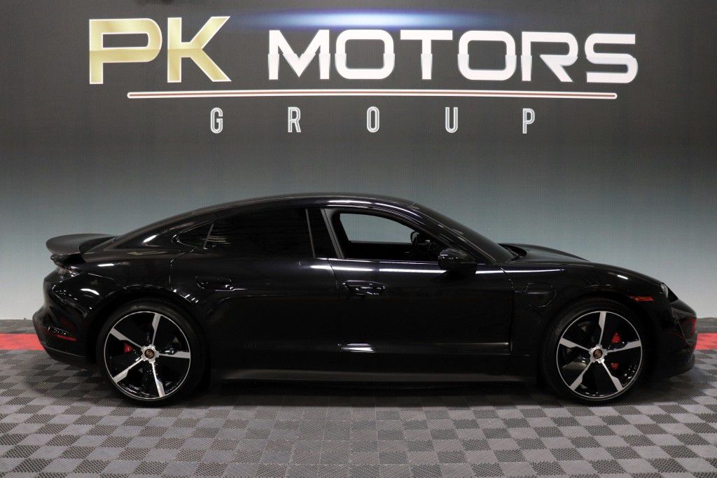Photo 10 of this PORSCHE TAYCAN 4S