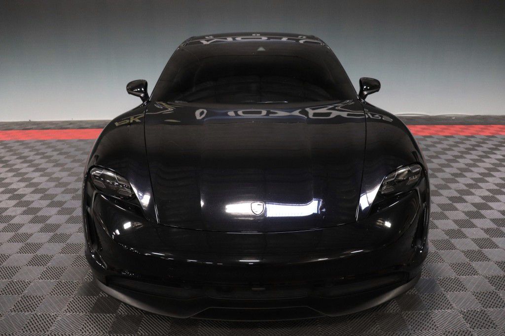Photo 12 of this PORSCHE TAYCAN 4S