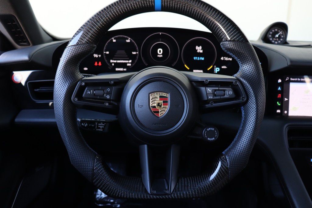 Photo 41 of this PORSCHE TAYCAN 4S