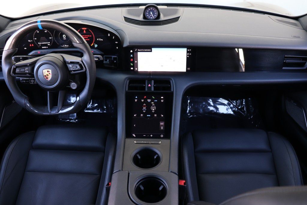 Photo 47 of this PORSCHE TAYCAN 4S