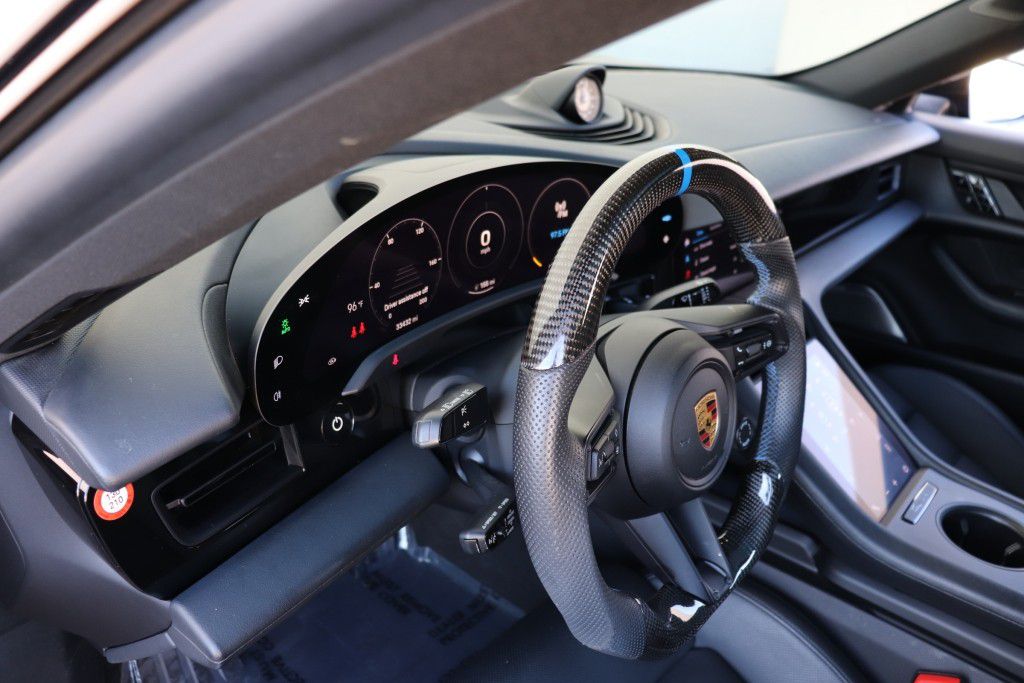 Photo 52 of this PORSCHE TAYCAN 4S