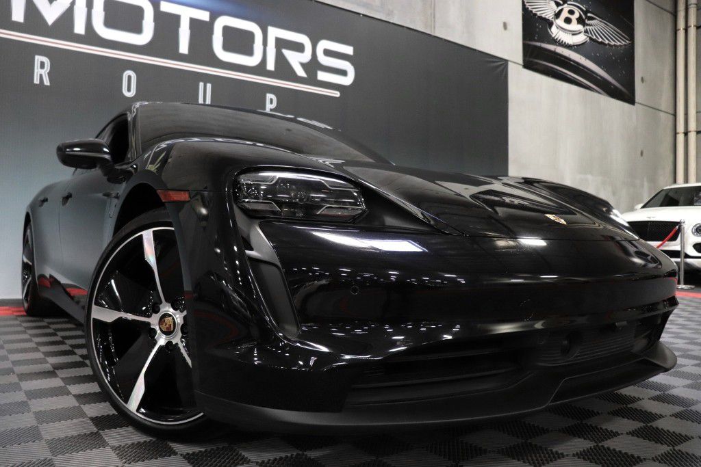Photo 68 of this PORSCHE TAYCAN 4S