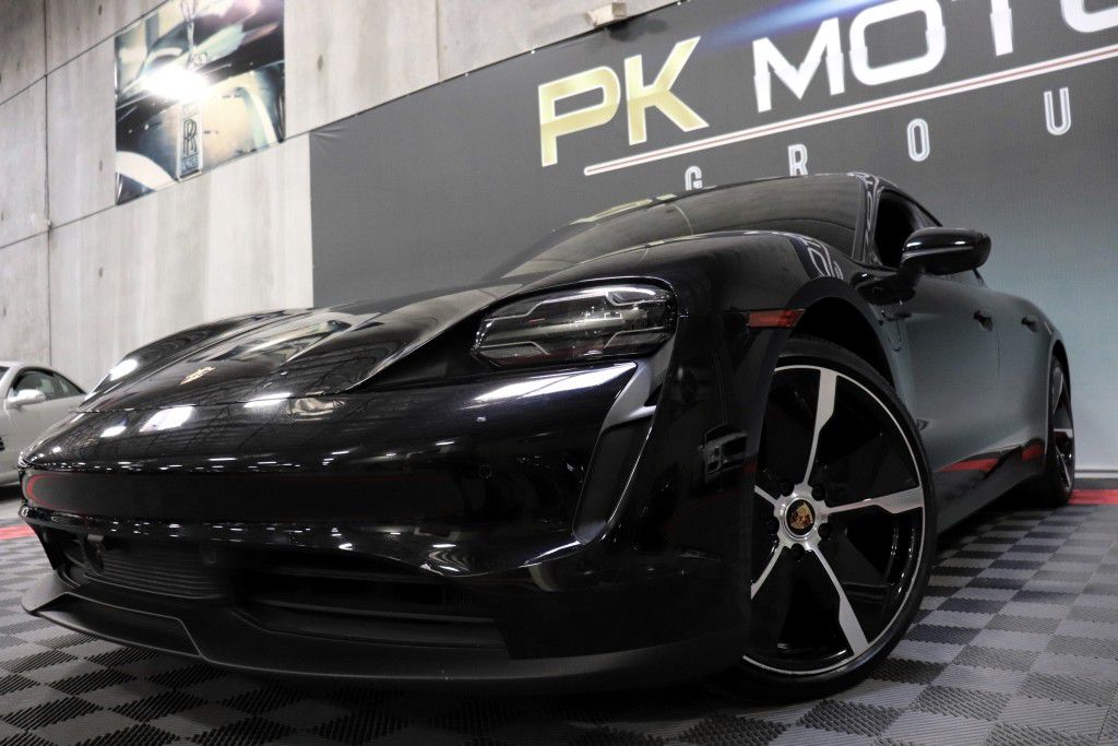 Photo 69 of this PORSCHE TAYCAN 4S