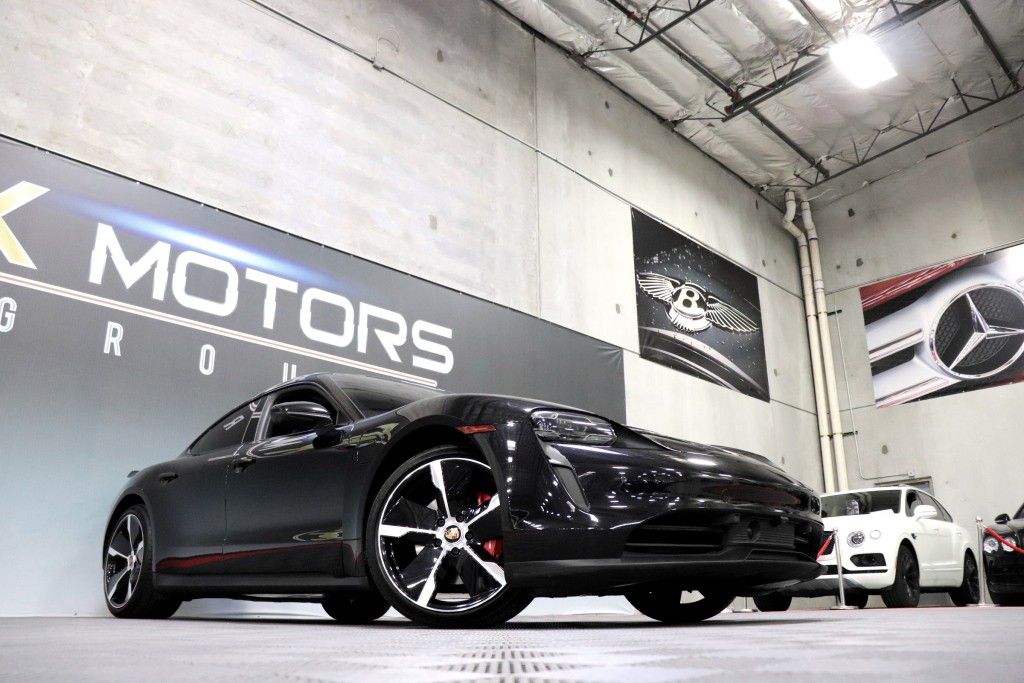 Photo 72 of this PORSCHE TAYCAN 4S