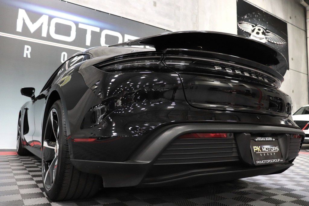 Photo 74 of this PORSCHE TAYCAN 4S