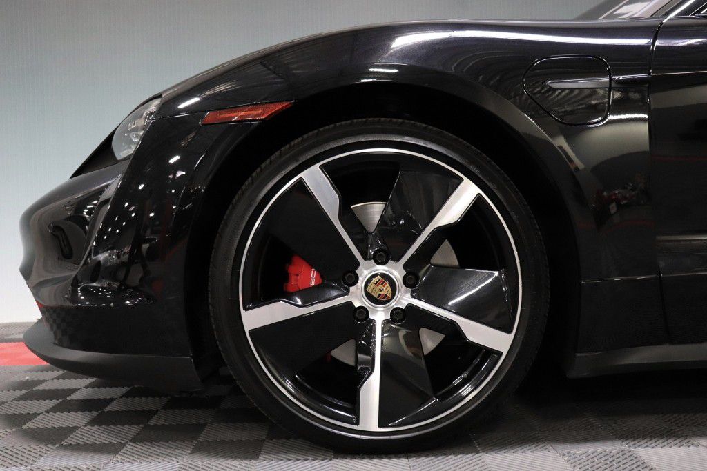 Photo 77 of this PORSCHE TAYCAN 4S