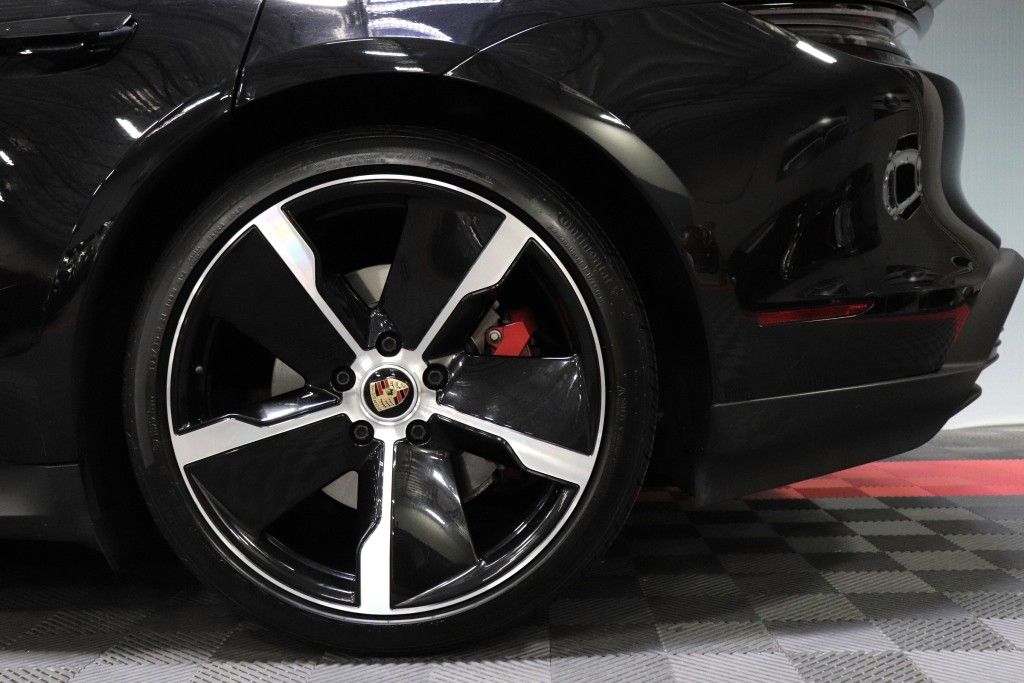 Photo 78 of this PORSCHE TAYCAN 4S